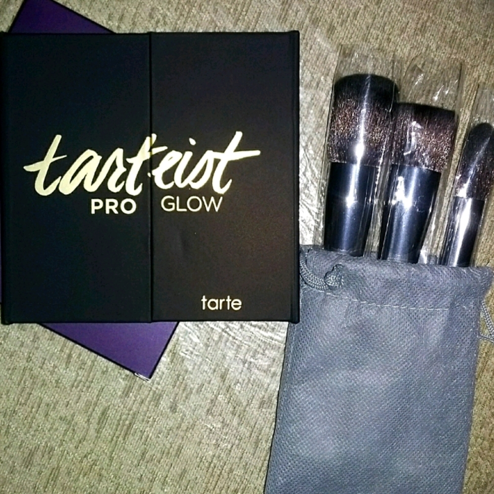 💲⬇️🔥Tarte Pro Glow Face Palette & Brush Set🌟